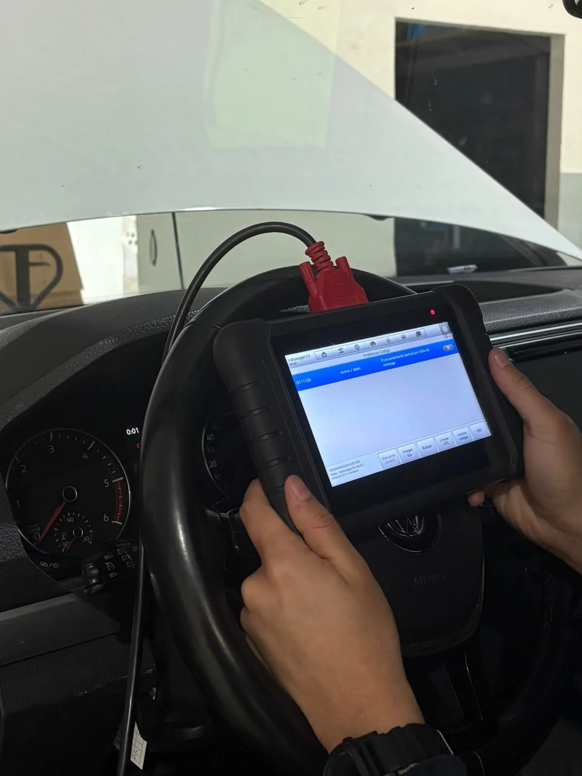 Lectura del escáner de diagnóstico automotor